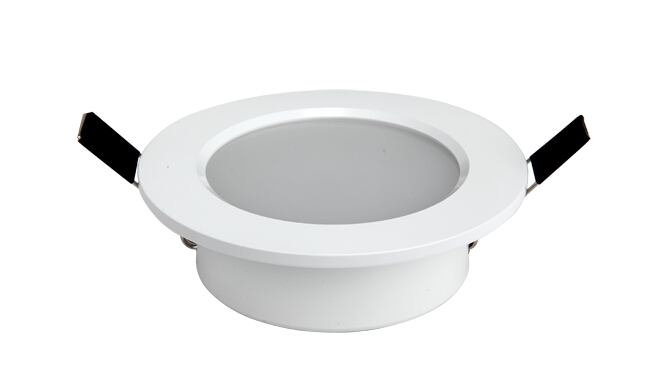 華輝照明LED筒燈驅動為恒流隔離外置驅動，便于安裝維護，與光源板實現完美匹配。