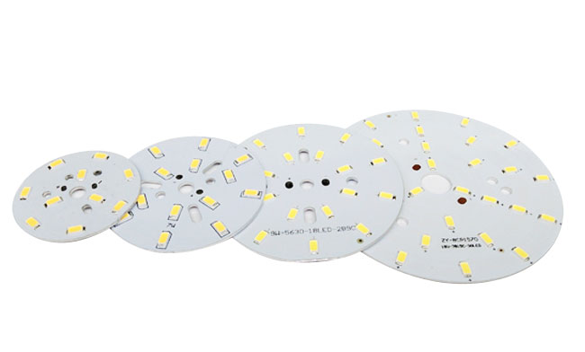 COB筒燈燈體保用5年，驅動保用2年，光源使用30000小時。