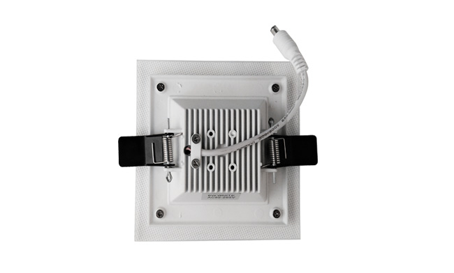 華輝照明成立于1987年,是一家專業生產面板燈,led面板燈,面板燈廠家,直發光面板燈,側發光面板燈的大型企業。 華輝照明成立于1987年,是一家專業生產面板燈,led面板燈,面板燈廠家,直發光面板燈,側發光面板燈的大型企業。