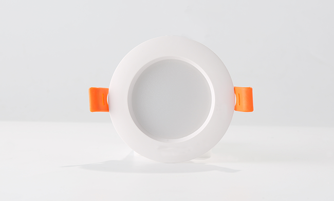 智能筒燈 華輝照明成立于1987年,是一家專業(yè)生產(chǎn)LED辦公吊線燈,led面板燈,面板燈廠家,直發(fā)光面板燈,側(cè)發(fā)光面板燈的大型企業(yè)。