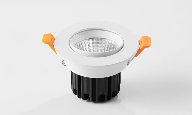 智能雙色嵌燈 華輝照明成立于1987年,是一家專業(yè)生產(chǎn)LED辦公吊線燈,led面板燈,面板燈廠家,直發(fā)光面板燈,側發(fā)光面板燈的大型企業(yè)。