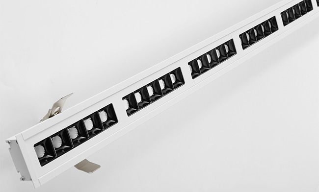 選擇華輝照明LED辦公吊線燈,ed面板燈,面板燈廠家,直發光面板燈，側發光面板燈，造就高端大氣上檔次氛圍。